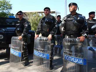 Macedonia-riot-police.jpg